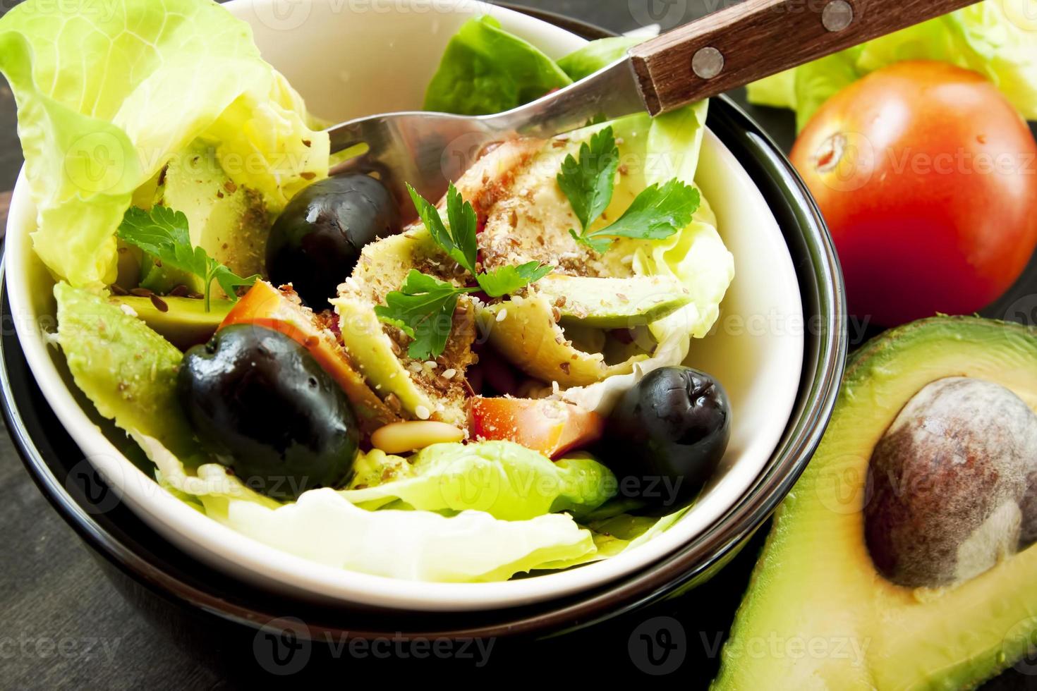 insalata sana con verdure e semi foto