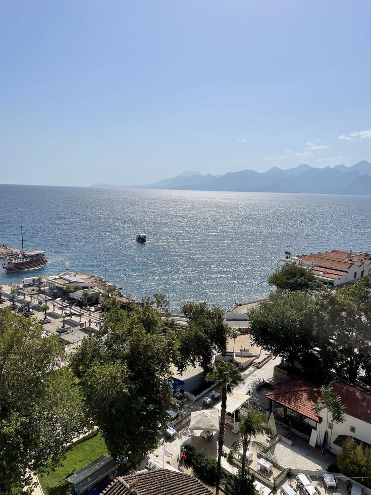 blick auf meer und hafen foto