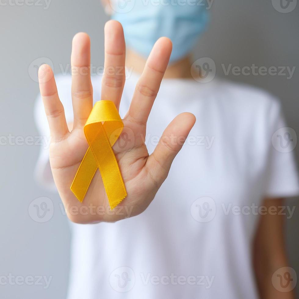 giornata di prevenzione del suicidio, sarcoma, mese di sensibilizzazione sul cancro alle ossa, alla vescica e all'infanzia, nastro giallo per sostenere le persone che vivono e le malattie. concetto di assistenza sanitaria per bambini e giornata mondiale del cancro foto