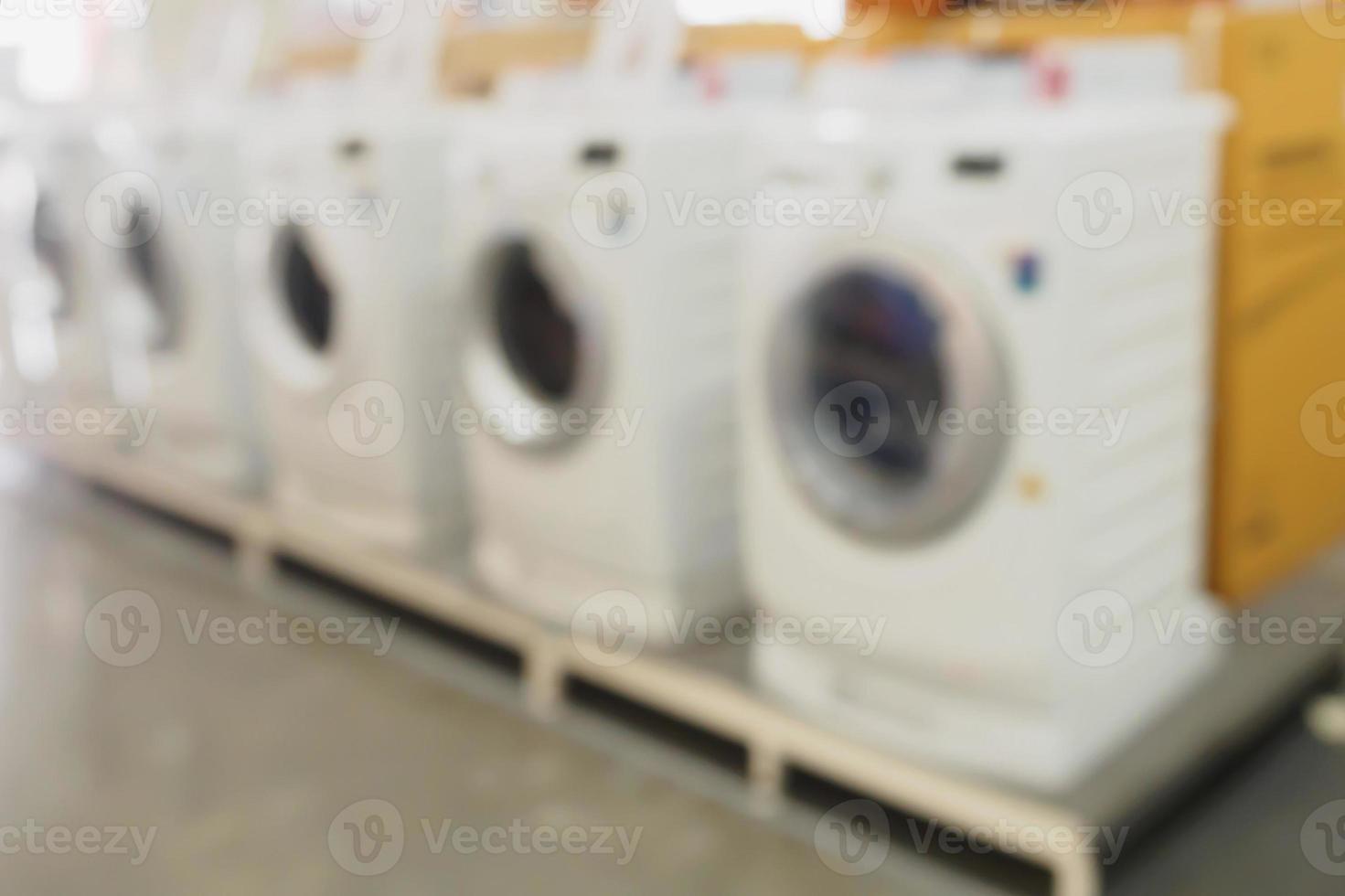 sfocatura delle lavatrici nel grande magazzino elettronico per lo sfondo foto
