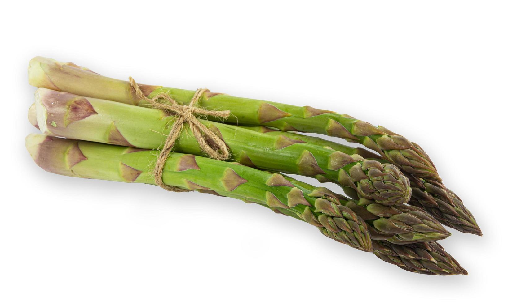 asparagi verdi freschi vegetariani. vegetale isolato su sfondo bianco foto