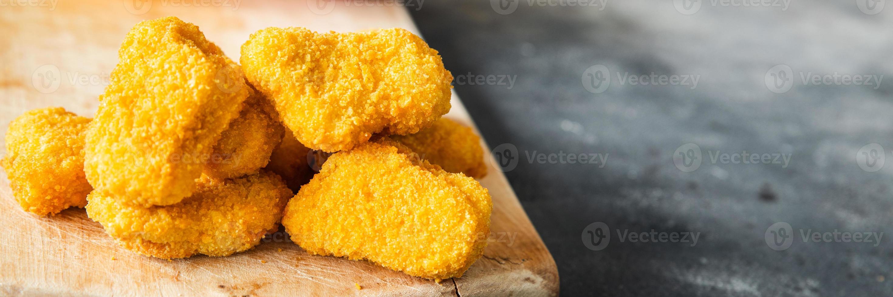 bocconcini di pollo fritto carne di pollame fresco pasto sano cibo spuntino dieta sul tavolo copia spazio cibo foto