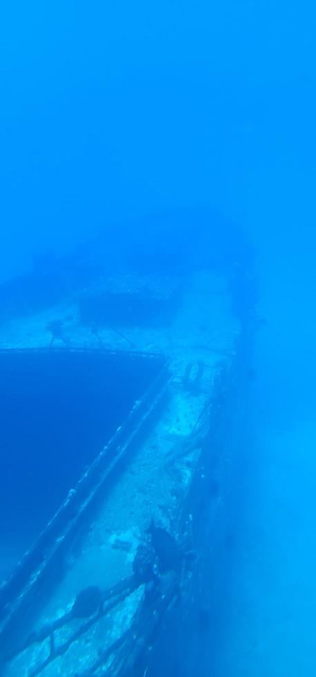 naufragio sottomarino al largo della costa di Maui a 150 piedi più in basso foto