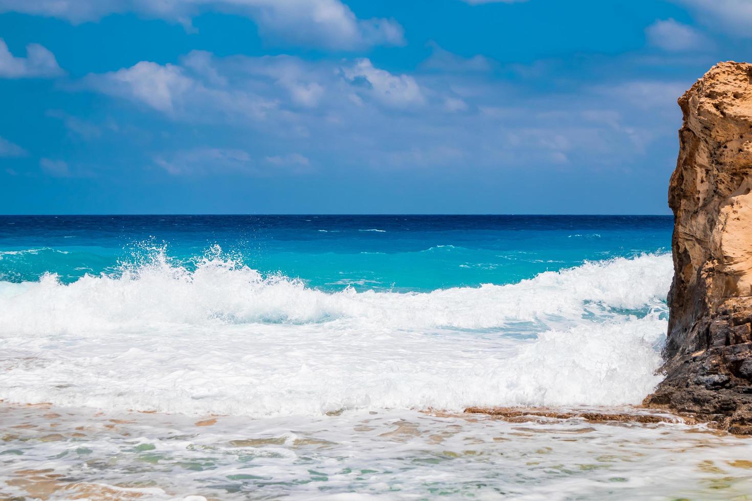 carta da parati forte onda del mare foto