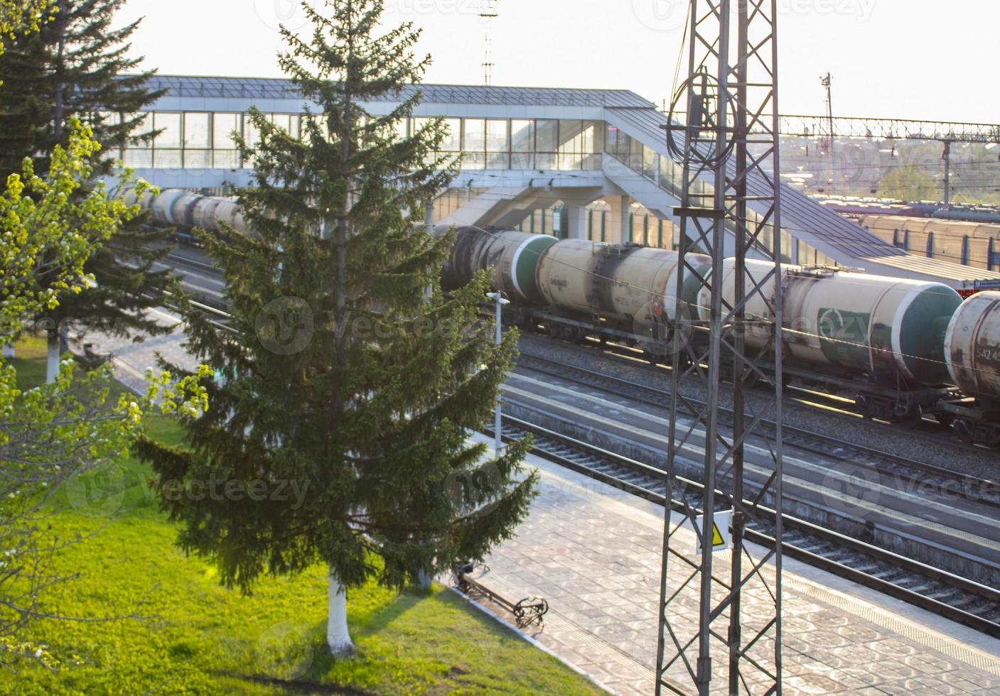 vagoni merci sulla ferrovia. infrastrutture per il trasporto merci. foto