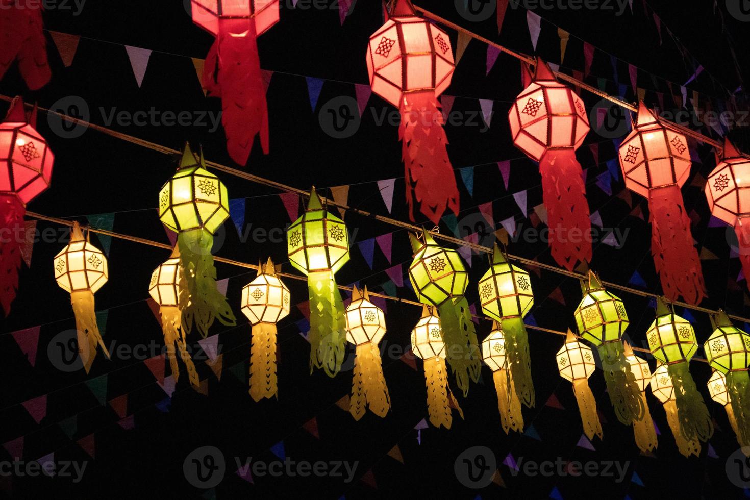 lanterne al festival loy krathong in thailandia foto