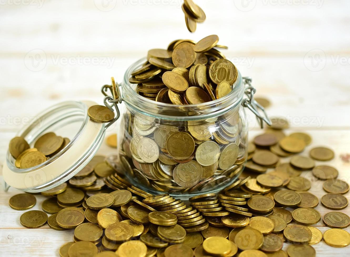 monete sul tavolo foto