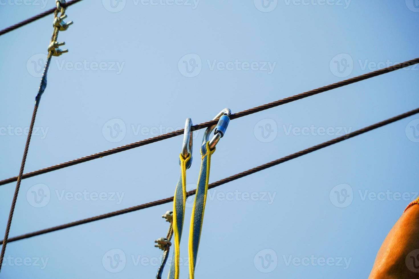 attrezzatura di sicurezza per arrampicata,attrezzatura per arrampicata per l'allenamento sicuro di alpinisti. foto