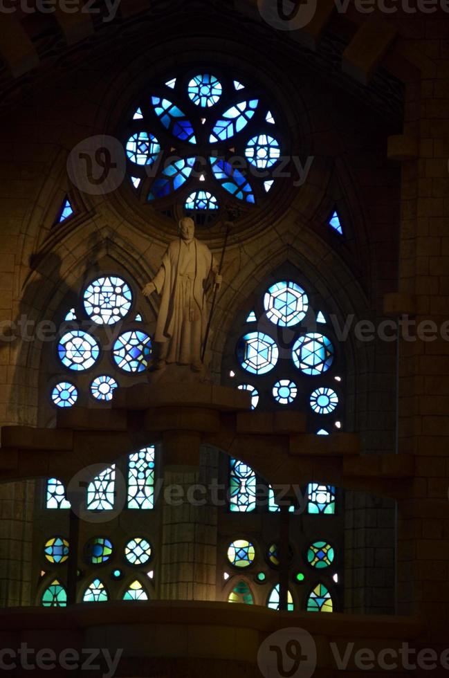 Sagrada Familia, interni belli e maestosi foto