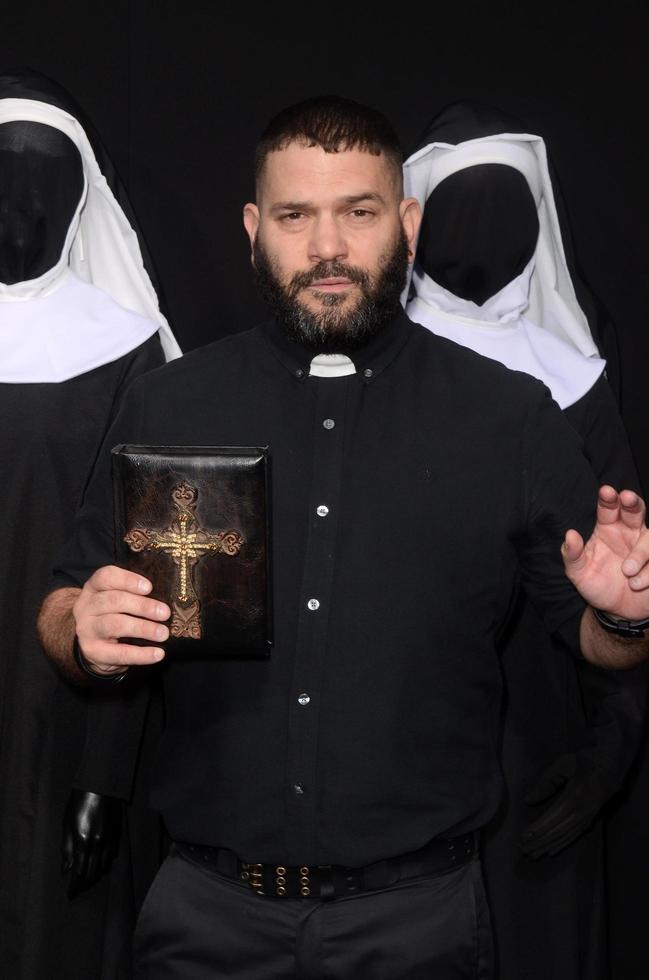 los angeles - 4 settembre guillermo diaz alla prima mondiale della suora al tcl chinese theater imax il 4 settembre 2018 a los angeles, ca foto