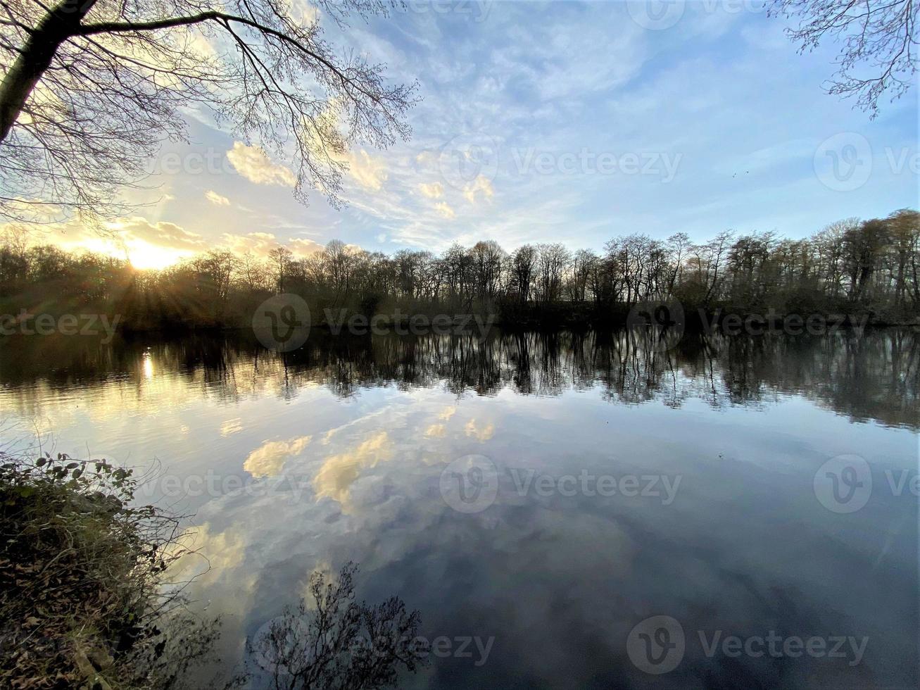 una veduta di hanmer mere nel Galles del nord foto