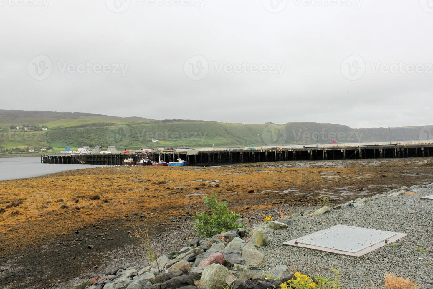 una vista della campagna sull'isola di Skye in Scozia foto