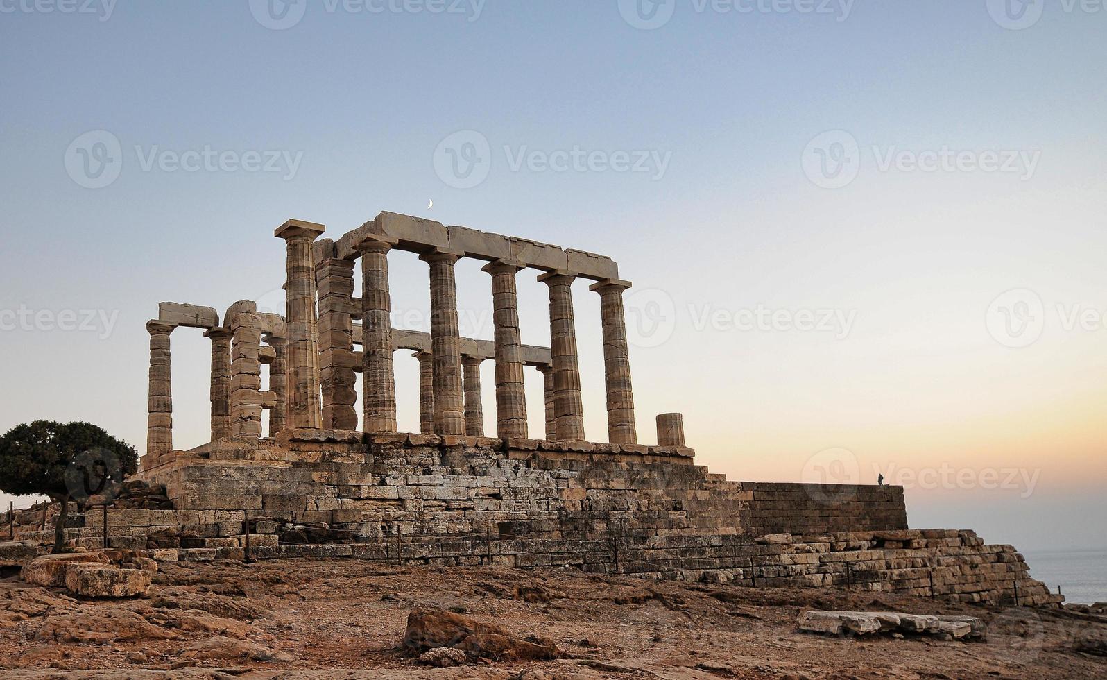 famoso tempio greco poseidon, capo sounion in grecia foto