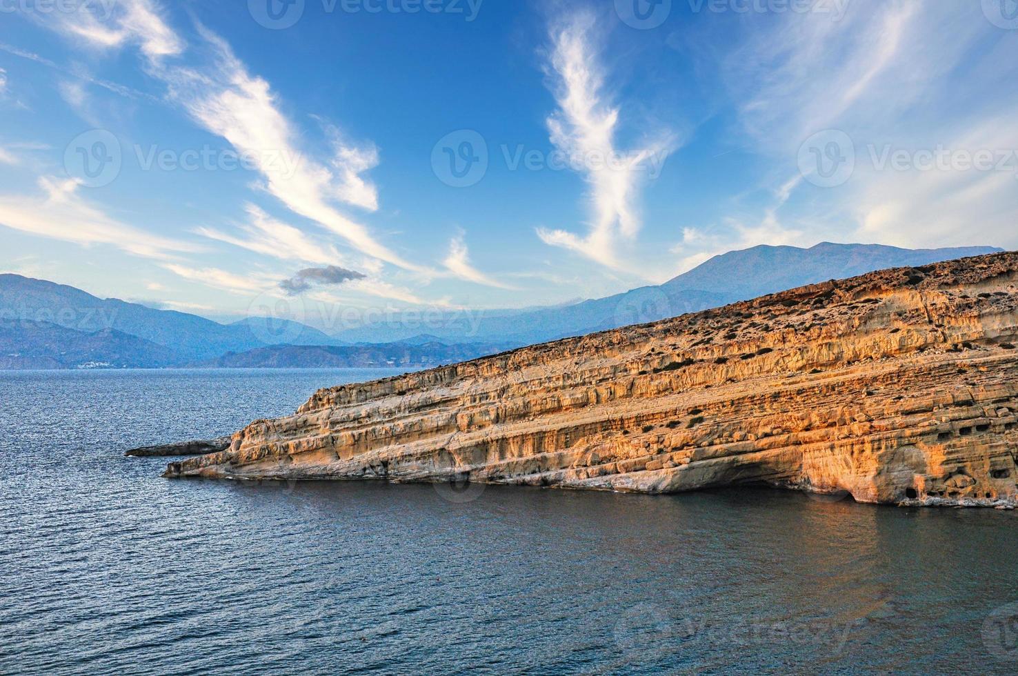 spiaggia di matala creta foto