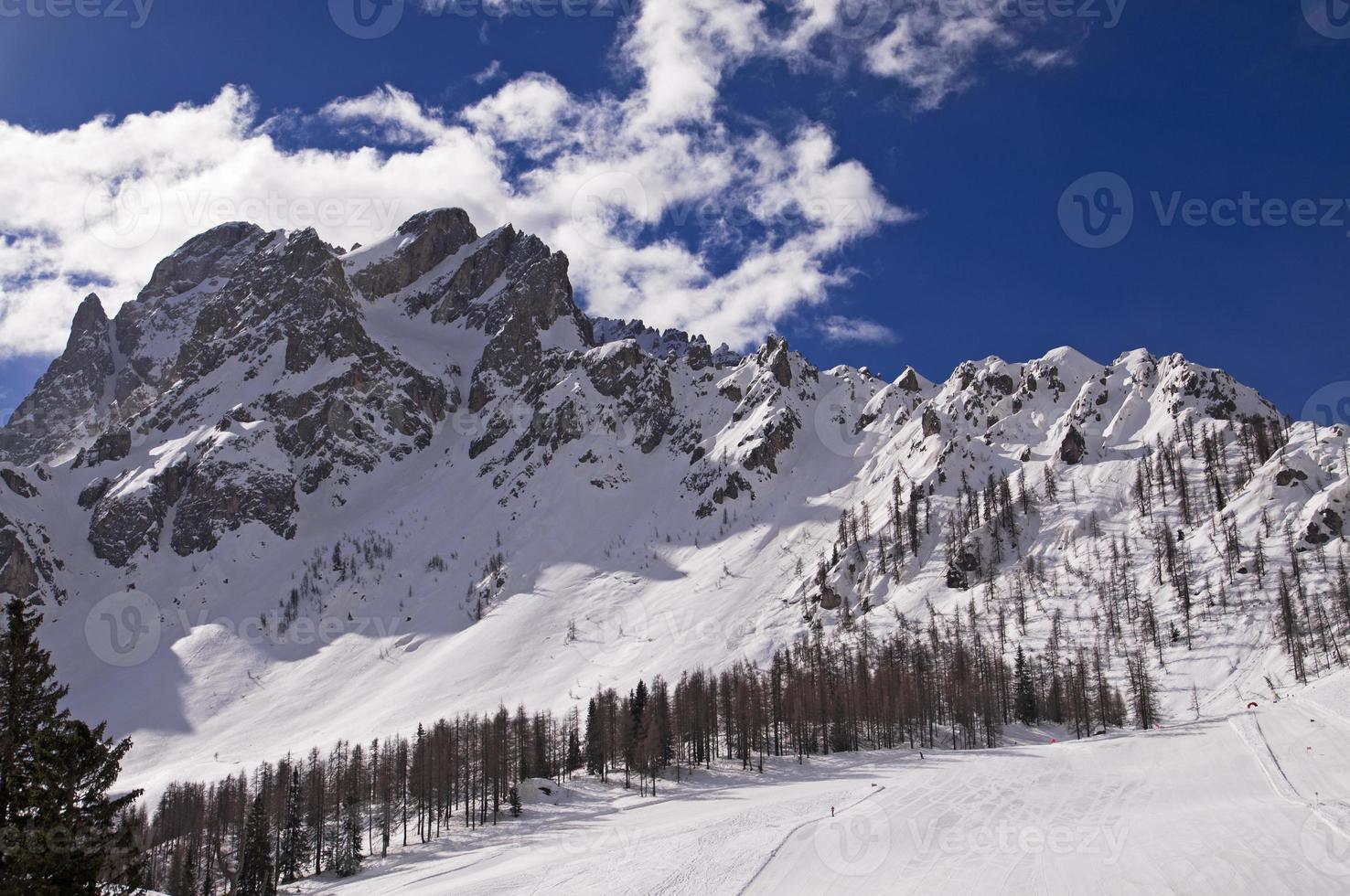 montagna delle alpi delle dolomia in inverno foto