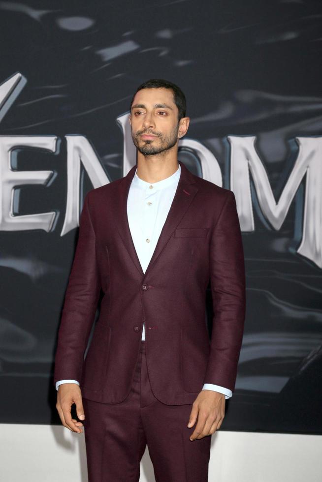 los angeles 1 ottobre - riz ahmed alla premiere del veleno al teatro del villaggio il 1 ottobre 2018 a Westwood, ca foto