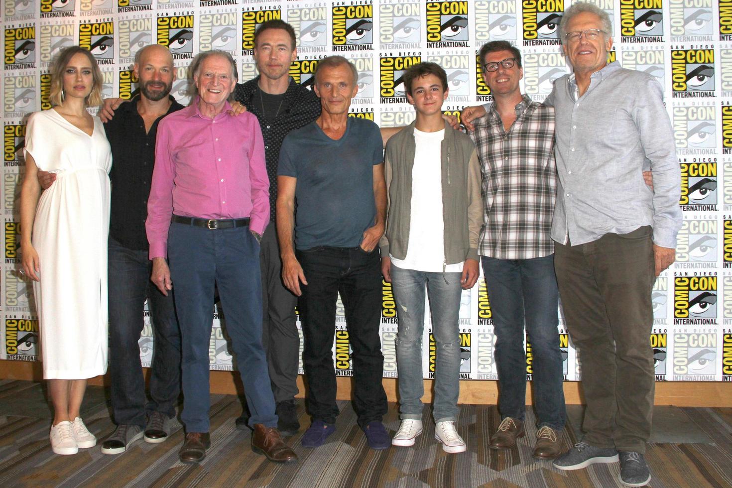 san diego 20 luglio - il cast di ceppi e i produttori al comic con day one al comic con international il 20 luglio 2017 a san diego, ca foto