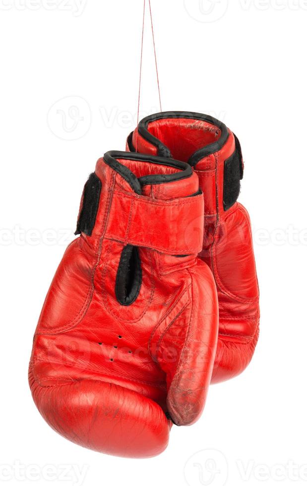 guantoni da boxe rossi su bianco foto