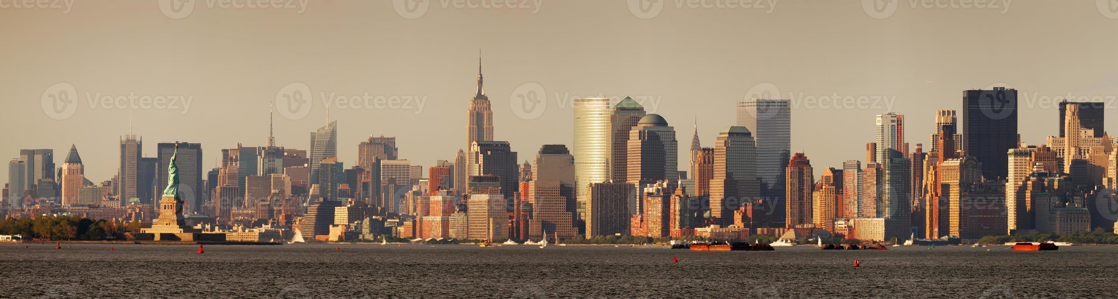 new york city manhattan con la statua della libertà foto