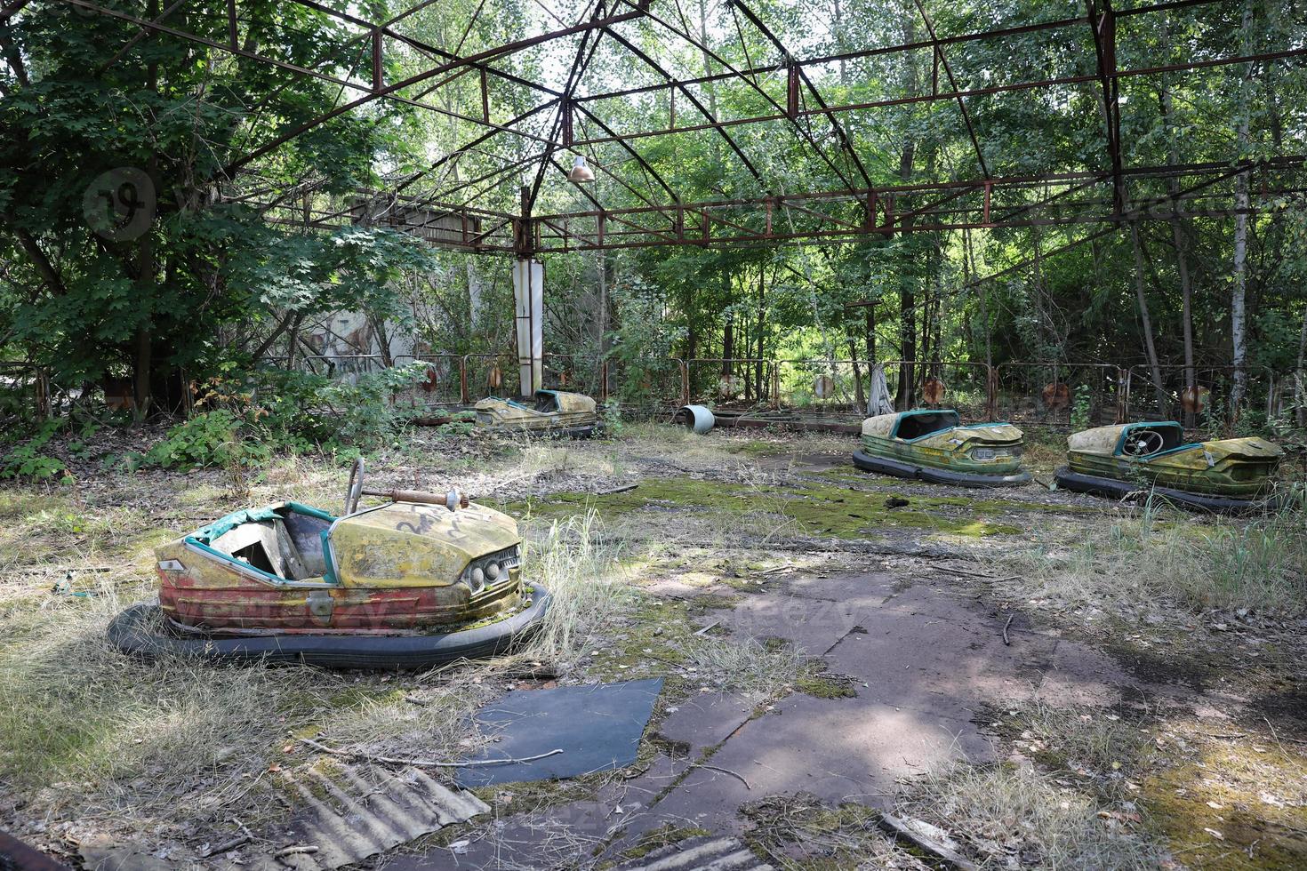 autoscontri, città di pripyat nella zona di esclusione di chernobyl, ucraina foto