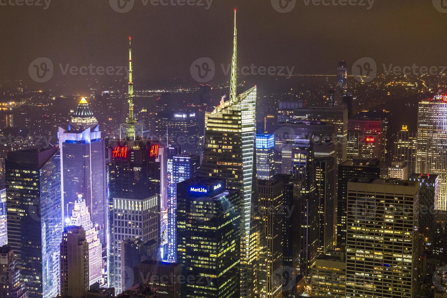 panoramica di Manhattan di notte dall'empire state building foto