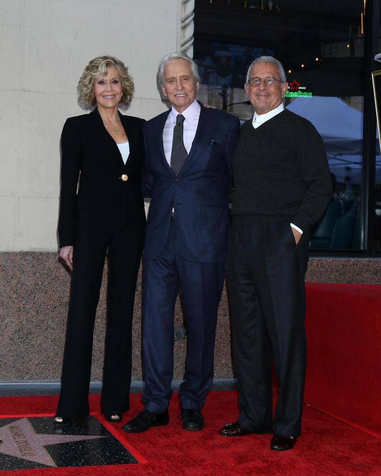 los angeles - 6 nov jane fonda, michael douglas, ron meyer alla cerimonia della stella michael douglas sulla hollywood walk of fame il 6 novembre 2018 a los angeles, ca foto