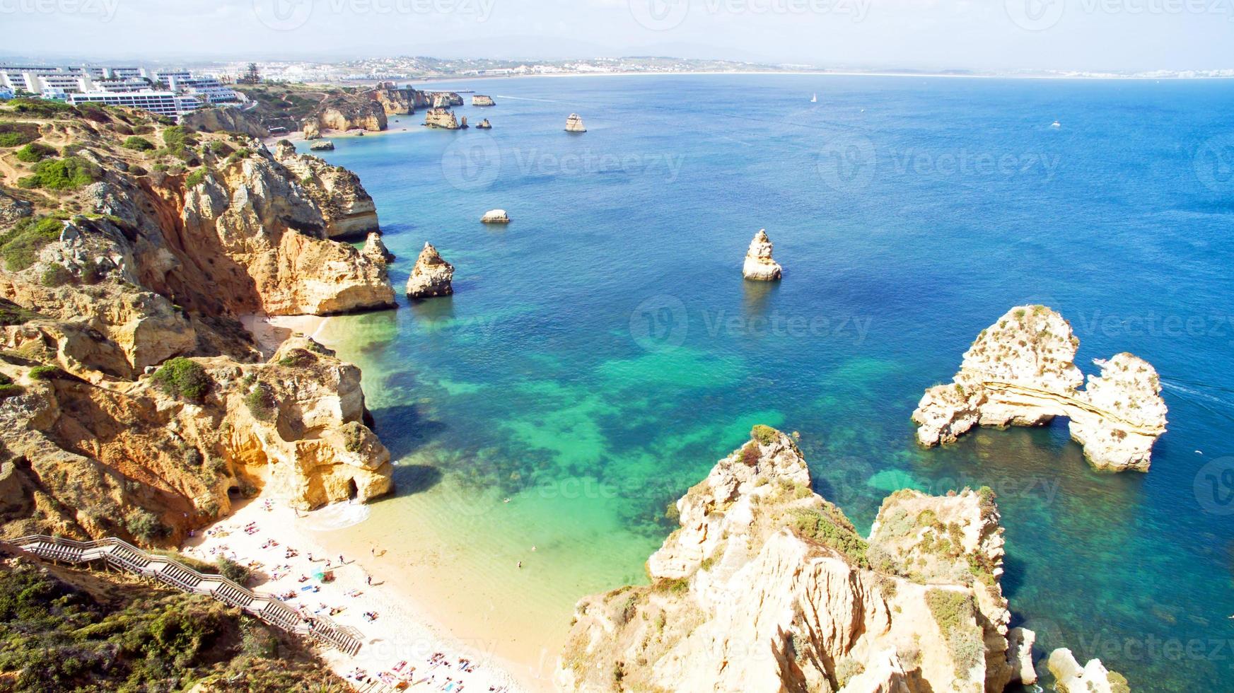 antenna da rocce naturali vicino a Lagos in Algarve Portogallo foto