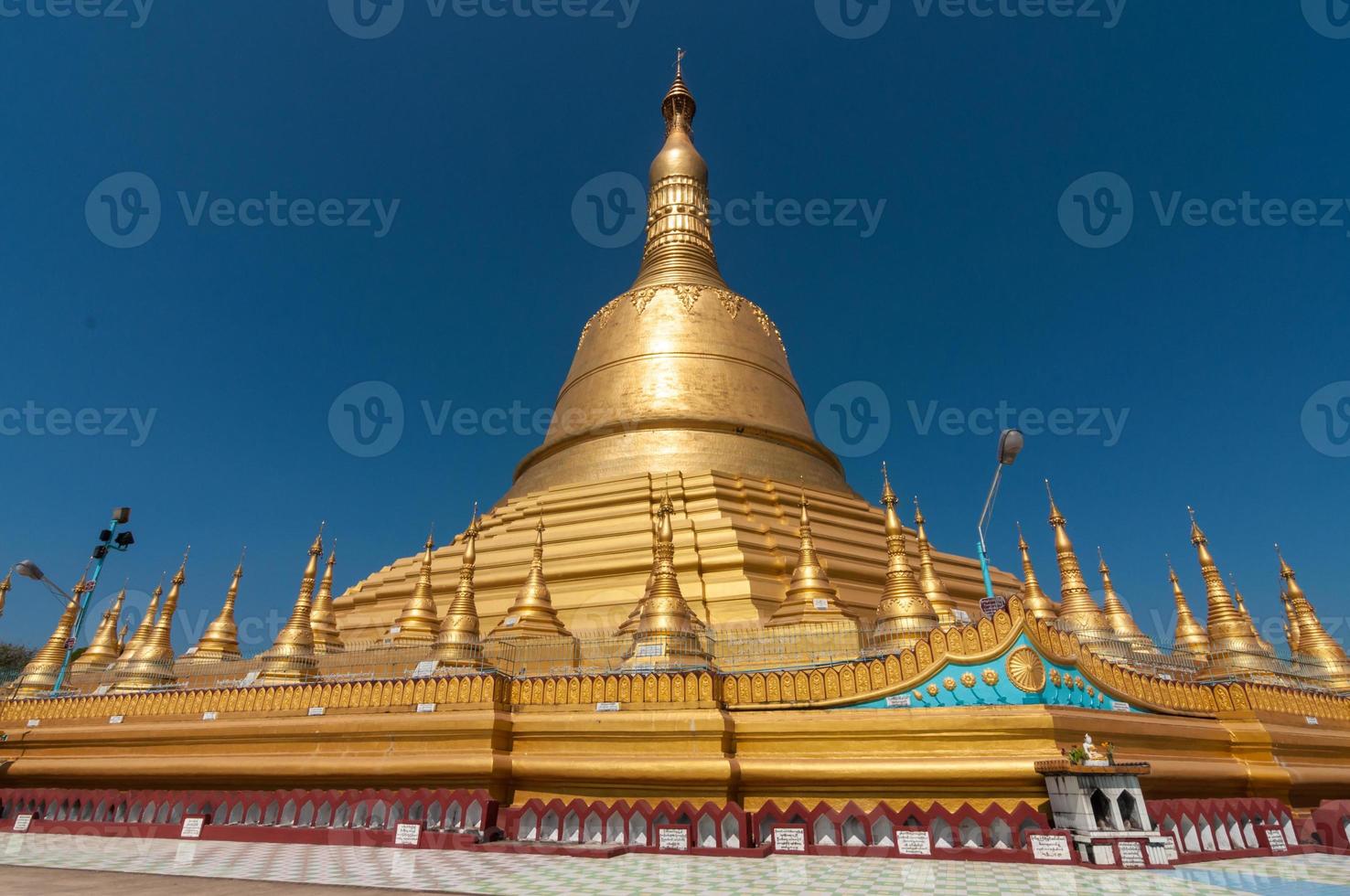 Bago, Myanmar-febbraio 21,2014: Shwemawdaw Pagoda foto