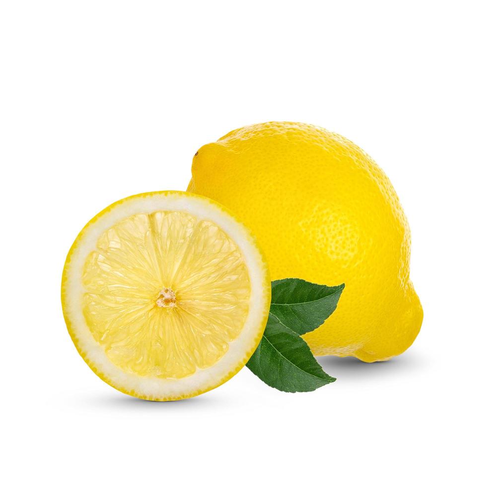 limone fresco con foglie isolato su sfondo bianco foto