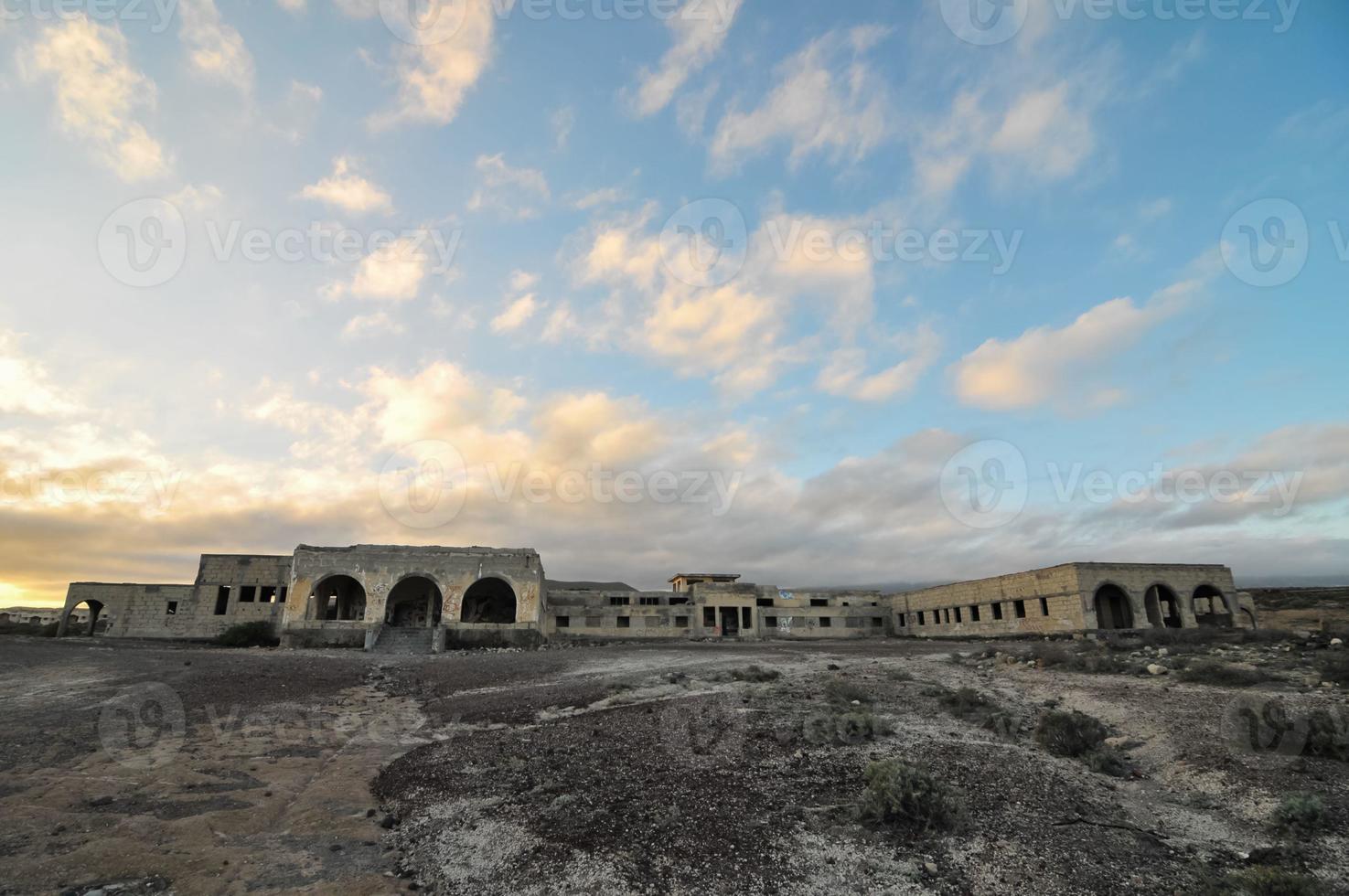 edifici abbandonati nel deserto foto