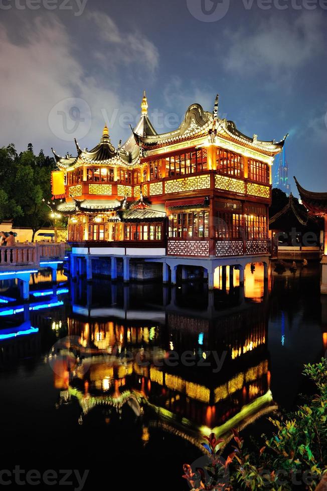 edificio della pagoda di shanghai foto