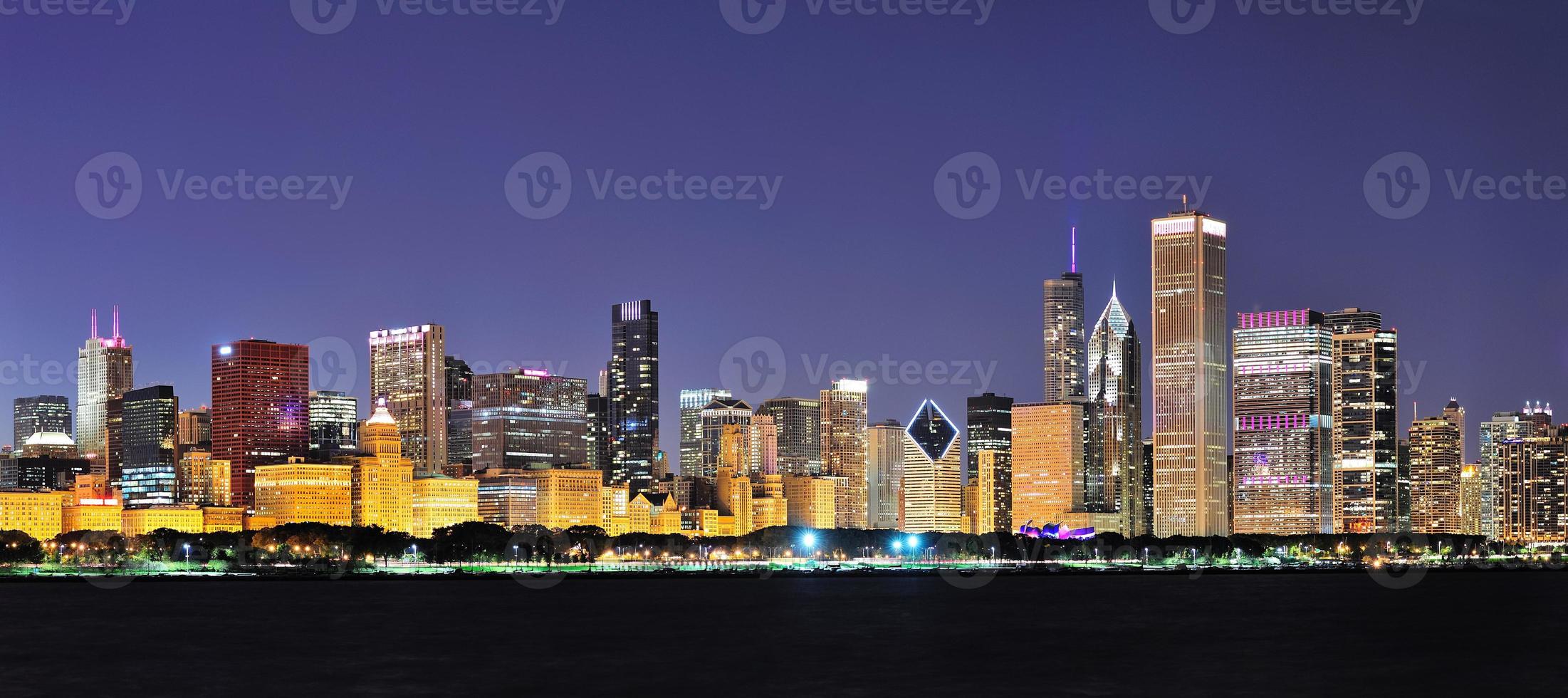 panorama notturno di Chicago foto