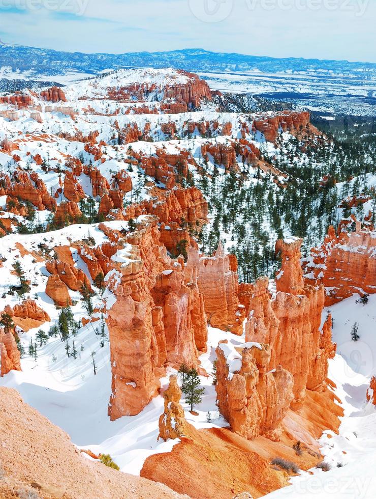 bryce canyon con neve in inverno. foto