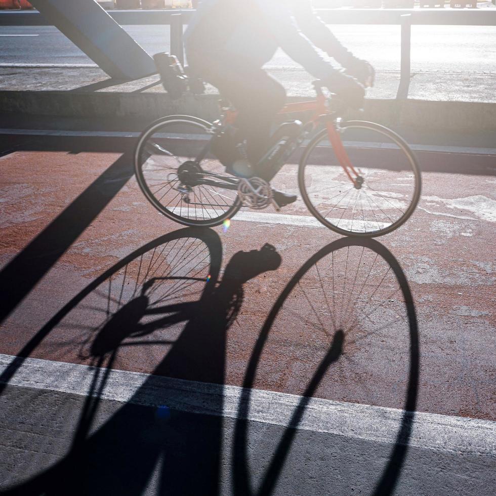 mezzo di trasporto del ciclista in città foto