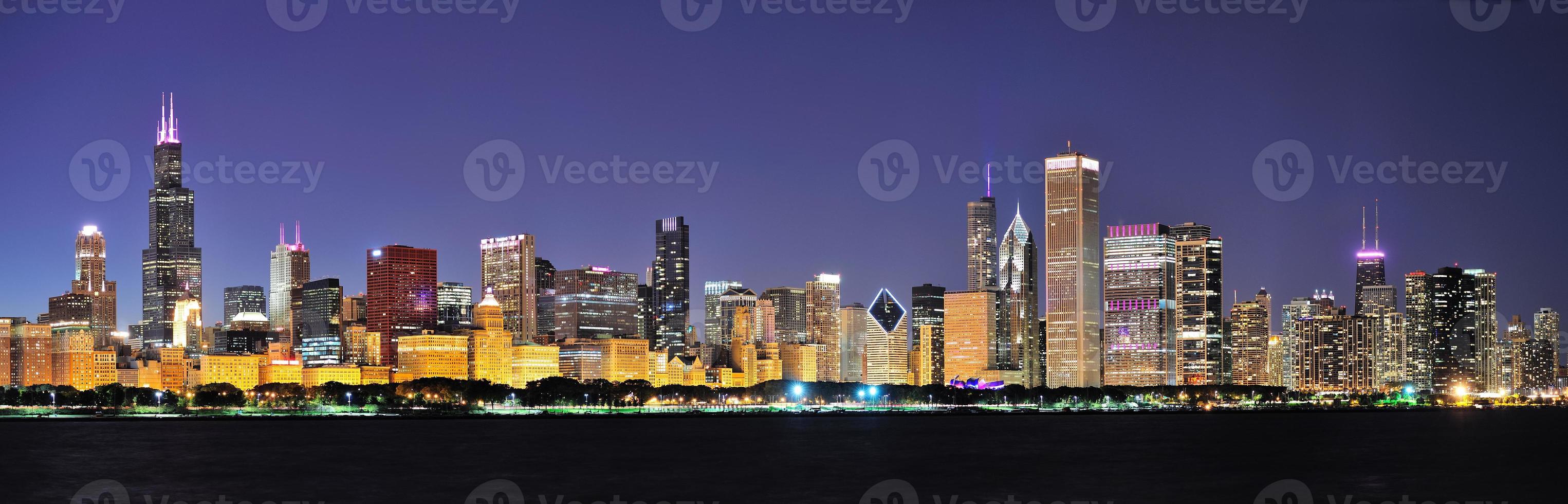 panorama notturno di Chicago foto