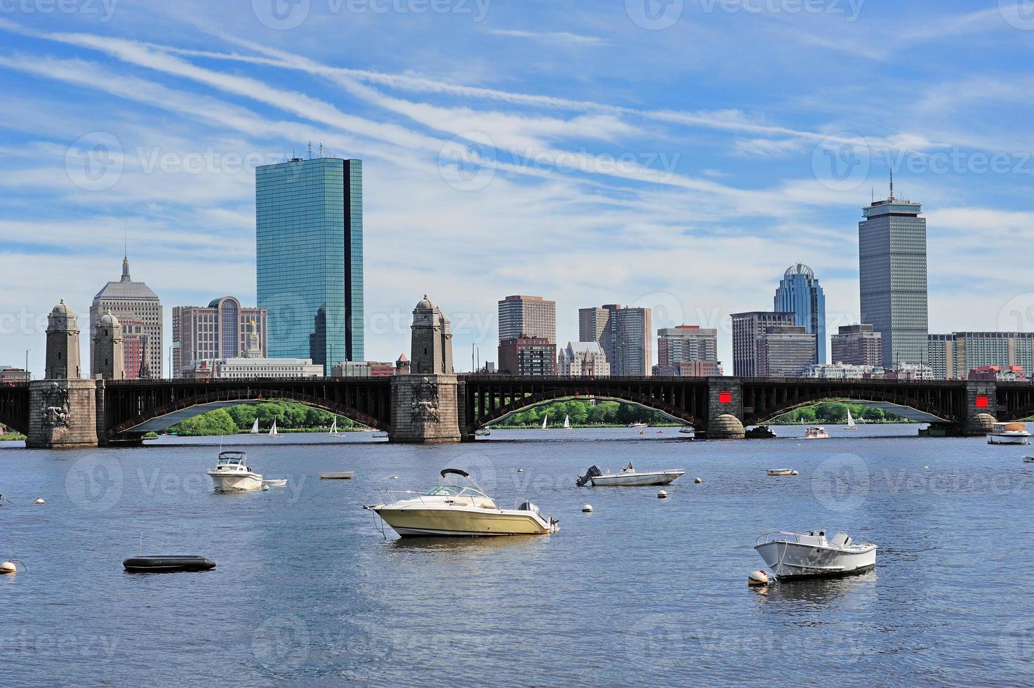 vista sul lungomare del paesaggio urbano di boston foto