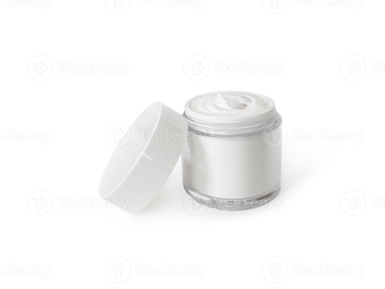 crema cosmetica isolata su bianco foto