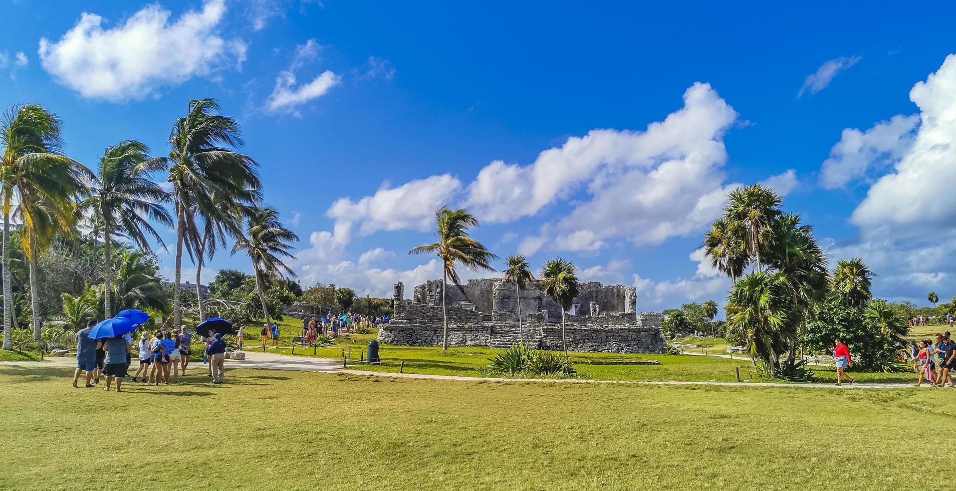 tulum quintana roo messico 2022 antiche rovine di tulum sito maya tempio piramidi manufatti paesaggio marino messico. foto