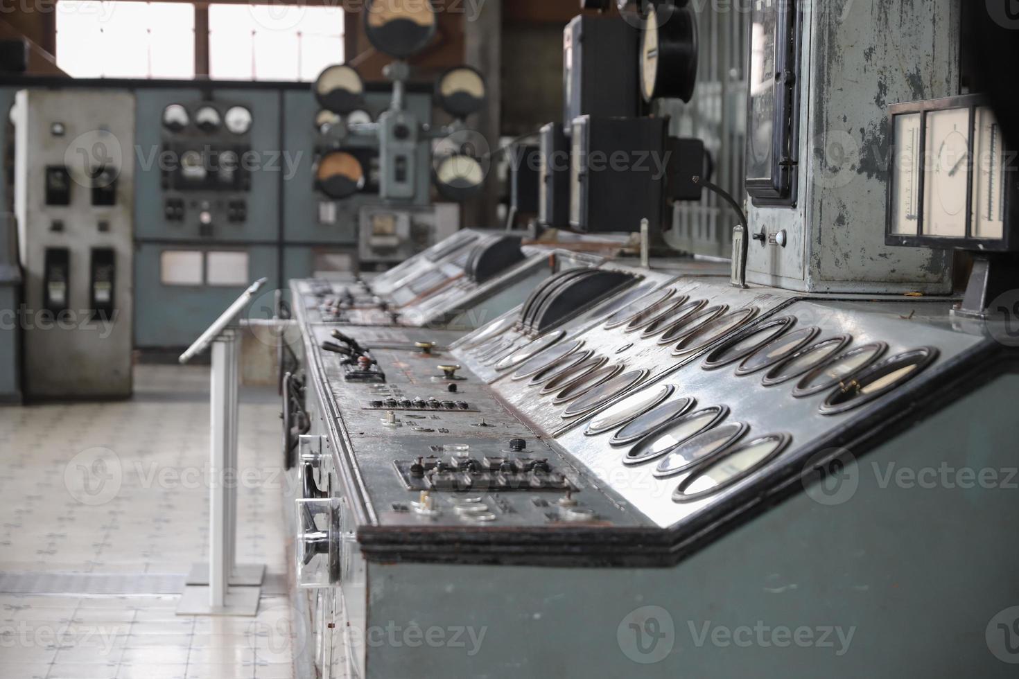 pannello di controllo di una vecchia centrale elettrica foto