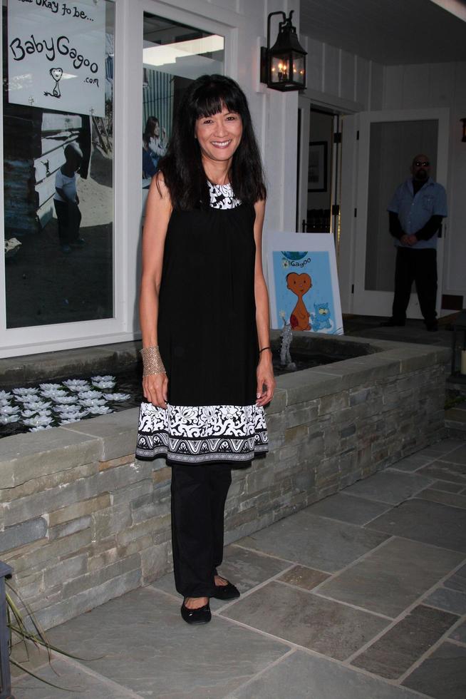 los angeles, 28 aprile - suzanne whang al lancio della linea di abbigliamento baby gagoo di vanessa marcil-giovinazzo a casa privata il 28 aprile 2012 a malibu, ca foto