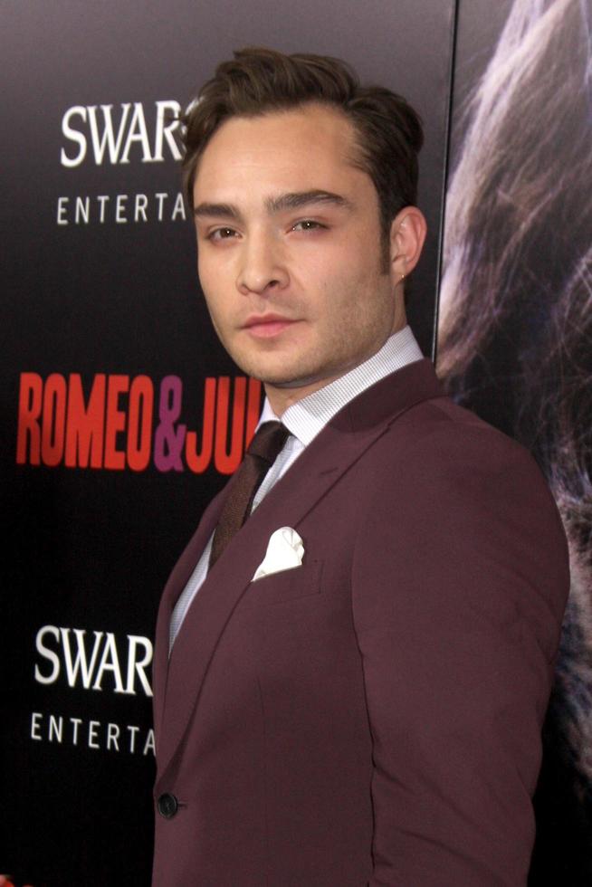 los angeles, 24 settembre - ed westwick alla premiere di romeo e giulietta agli arclight hollywood theaters il 24 settembre 2013 a los angeles, ca foto