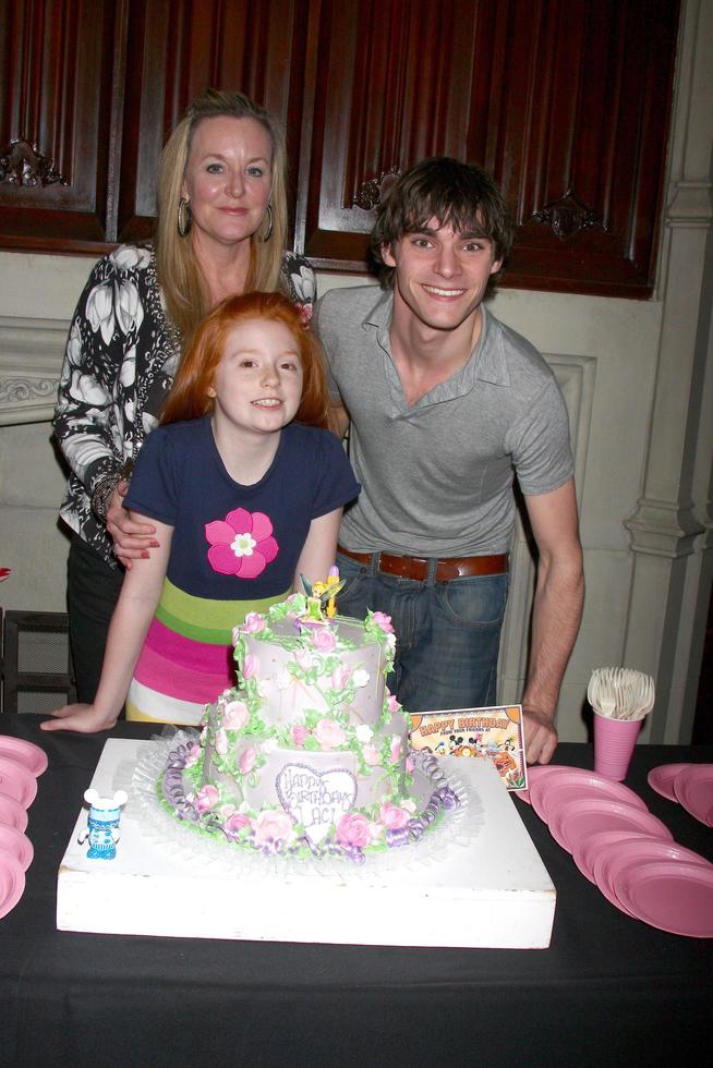 los angeles, 15 febbraio - dyna mitte, lacianne carriere, rj mitte alla festa di compleanno di lacianne carriere al teatro el capitan il 15 febbraio 2013 a los angeles, ca foto