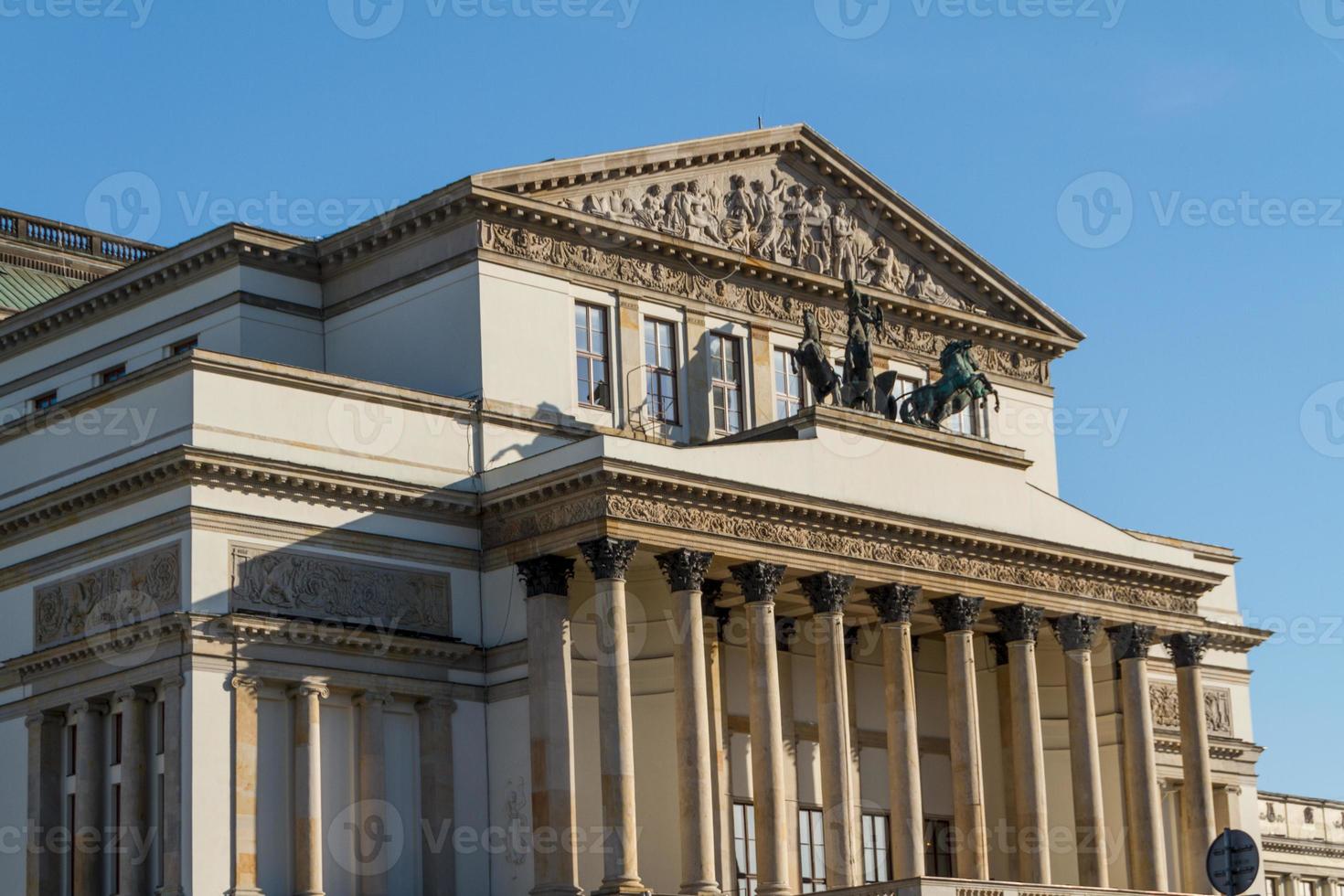 varsavia, polonia - teatro dell'opera nazionale e edificio del teatro nazionale foto