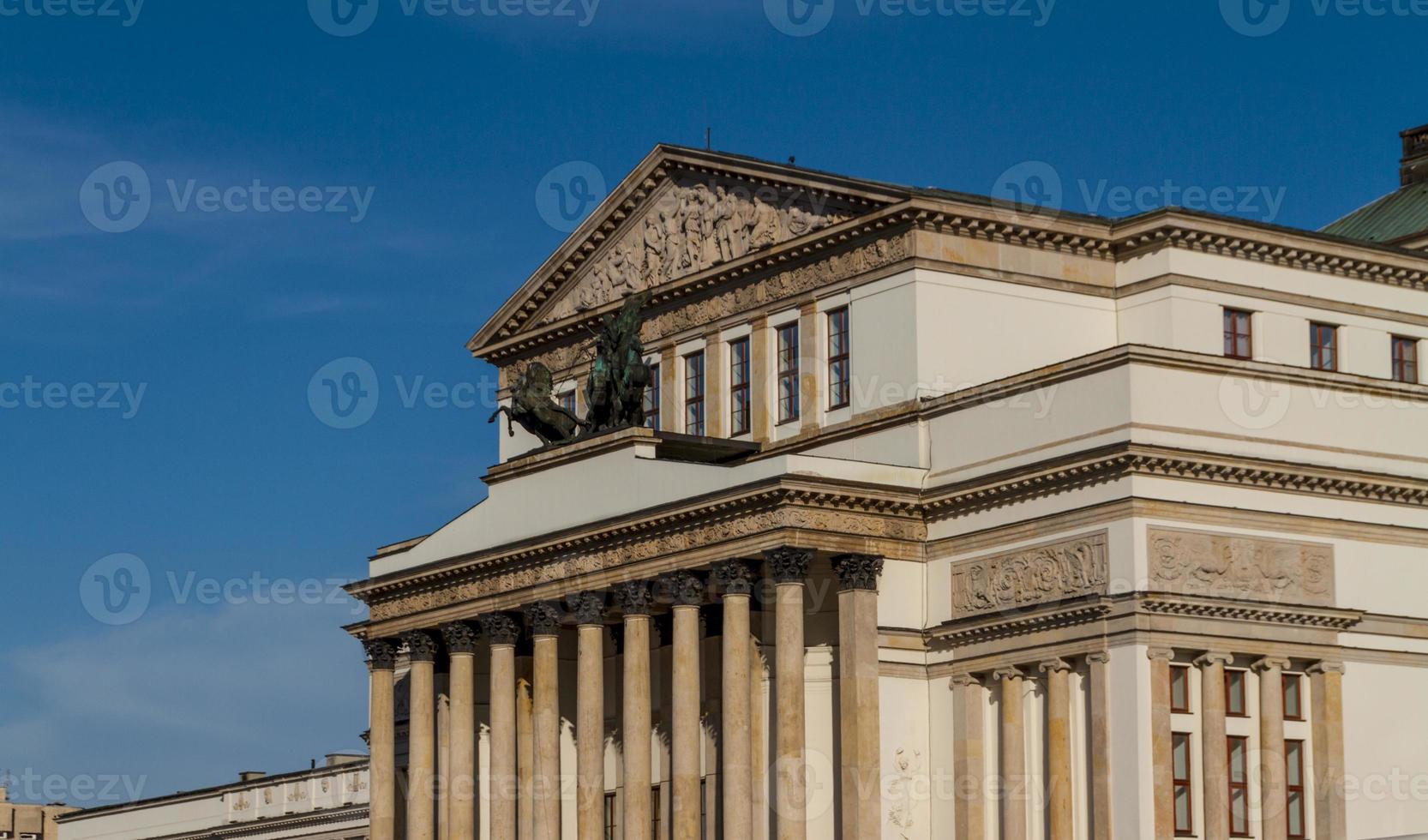 varsavia, polonia - teatro dell'opera nazionale e edificio del teatro nazionale foto