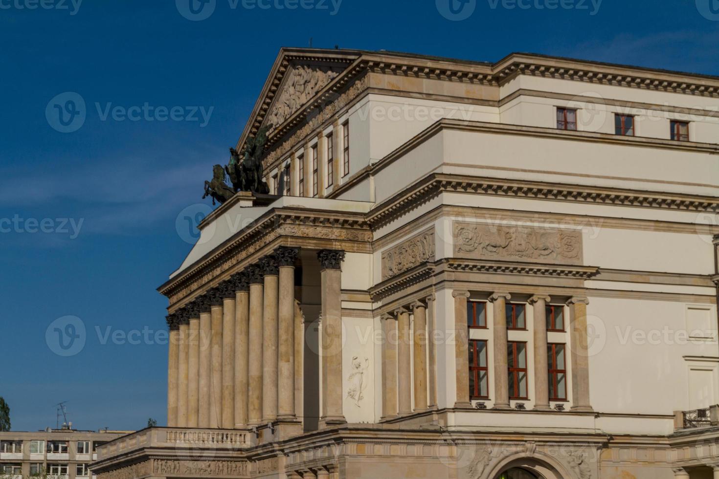 varsavia, polonia - teatro dell'opera nazionale e edificio del teatro nazionale foto