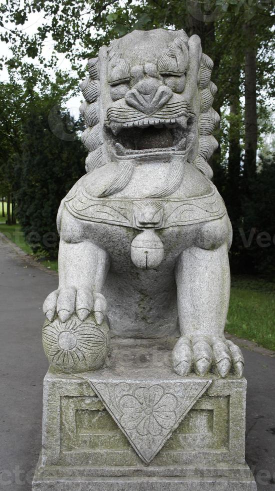 statua del leone cinese foto