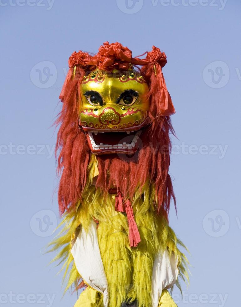 leone cinese che balla foto
