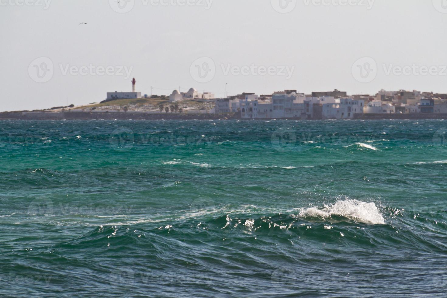 onde del mare sul Mar Mediterraneo foto