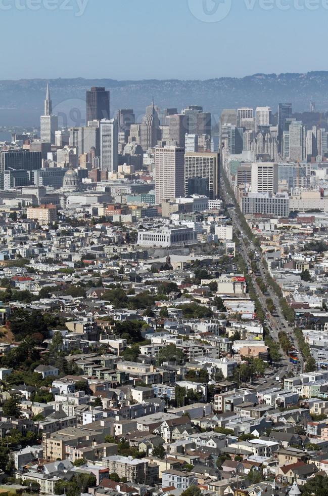 guardando oltre lo skyline di san francisco, california foto