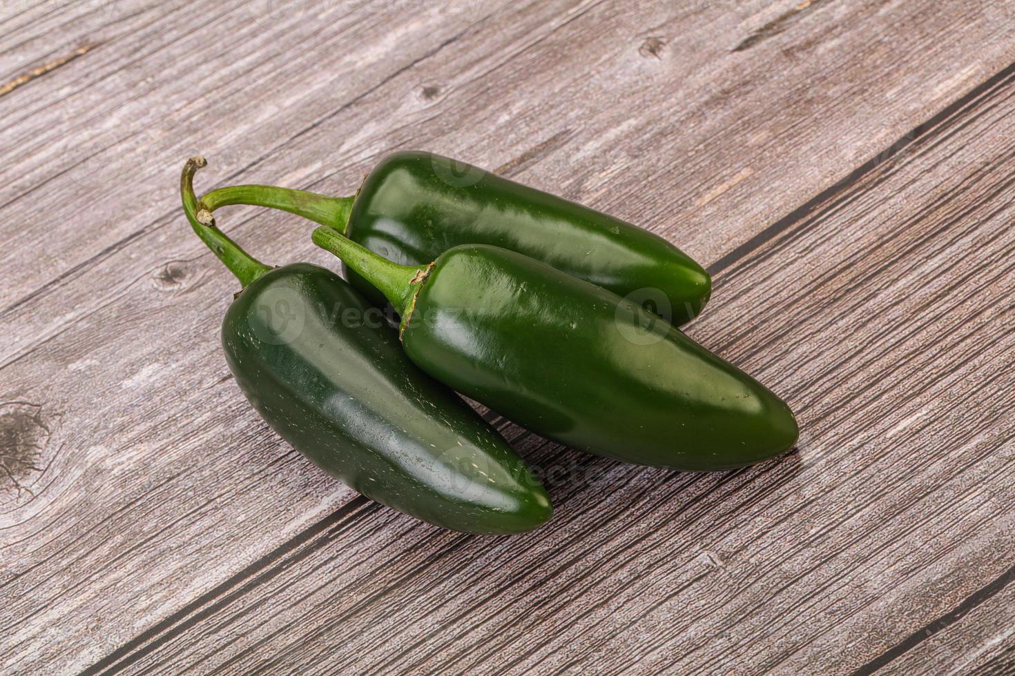 mucchio di peperone jalapeno crudo verde foto